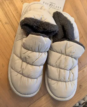 Faceplant Dreams‎ Puffer Slippers Size 7/8 Medium Gray Cozy Plush Indoor Shoes thumbnail 1