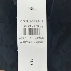 Ann Taylor navy lace shorts with pockets in size 6 thumbnail 5