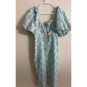 Tuckernuck Hyacinth House Teal Floral Lace-Up Lila Midi Dress Size Small thumbnail 3