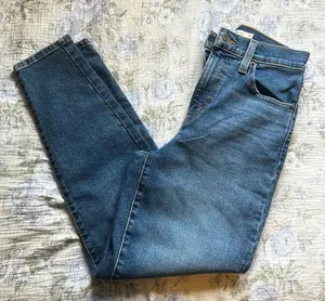 High Rise Levi’s Mom Jeans  thumbnail 1