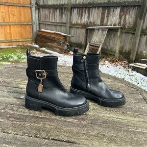 Coach Lacey Leather Lug-Sole Ankle Boots size 5.5‎ thumbnail 2