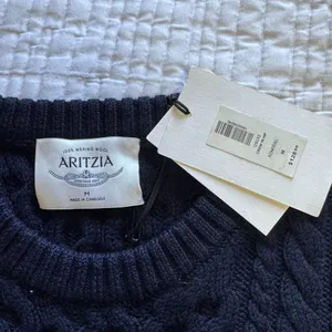 Aritzia - Heritage Knit Merino Wool Crew Hi-Hip Sweater thumbnail 7
