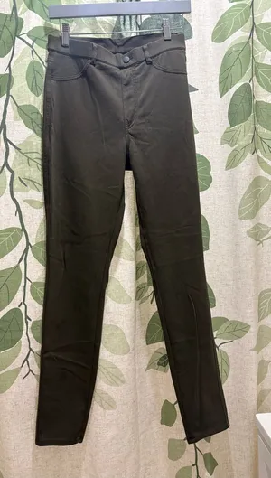 Uniqlo Women's Skinny Pants in Olive Green thumbnail 1