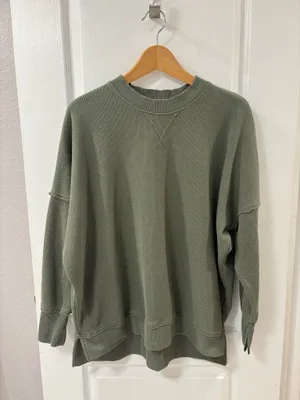 Aerie Oversized Waffle Knit Crew Knit Pullover Sweater in Olive Green S thumbnail 2