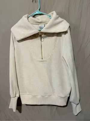 Varley crewneck thumbnail 1