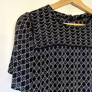 Ann Taylor flutter sleeve black white‎ geometric patterned women's size small thumbnail 2