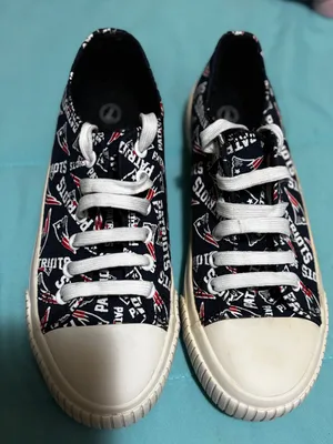 FOCO New England Patriots Women’s Low Top Canvas Sneakers - Size 7 thumbnail 1