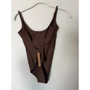 SKIMS BODY SCOOP LOW BACK THONG BODYSUIT Coco Brown XS NWT $88 thumbnail 7