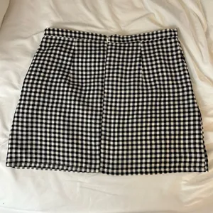 NWOT Forever 21 Black and White Gingham High Waisted Mini Skirt with pockets thumbnail 3