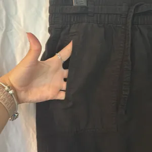 American Eagle Outfitters Black Cargo Pants Relaxed Fit Size Medium thumbnail 3