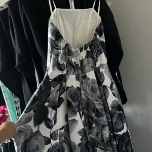 Strapless Hoco/ Prom Dress  thumbnail 3
