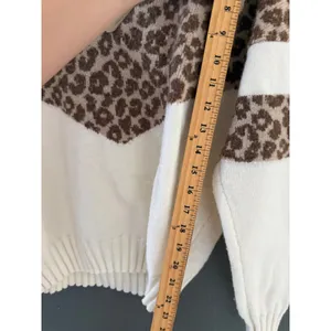 Daytrip Womens Leopard Print V-Neck Sweater Cream Brown Chevron Fall Medium thumbnail 8