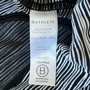 Athleta Ultimate Linear Lines Capri Leggings Size Small thumbnail 5