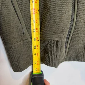 Lululemon Women’s On Repeat Bomber Jacket 8 Dark Olive Athletic Active Full Zip thumbnail 8