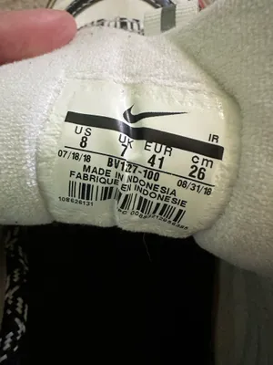 Nike Sneakers thumbnail 2