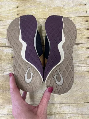 Women’s OluKai Black "Wailuka" Athletic Sneakers size 7 thumbnail 6