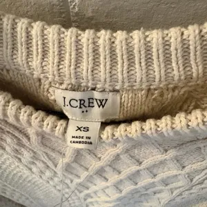 J. Crew Factory Cream Cable Knit Raglan Crewneck Sweater XS Cropped Preppy Cozy thumbnail 6