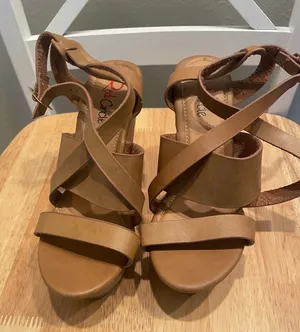 Pre-Owned Red Circle Women's Tan Leather Wedge Heels, Size 8.5, $15, B51 thumbnail 1