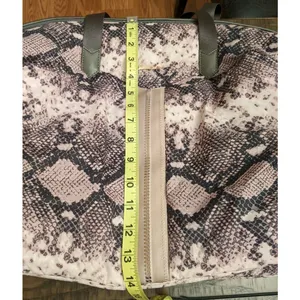 EUC Stella & Dot Crush It Snake Carry On Overnight Weekender Tote Travel Bag thumbnail 7