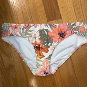 Billabong Tropic Luv Lowrider Bikini Bottom Size Small NWT thumbnail 5