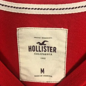 Hollister Embroidered Red Women's Tee Size M thumbnail 2