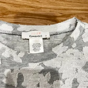 Urban Romantics Grey and White Lace Top Women’s Small thumbnail 4
