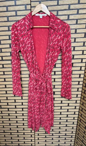 Diane von Furstenberg‎ Red Silk Wrap Dress Size 4 thumbnail 1