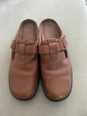 Worthington 8M Women’s Brown Leather Shoes Buckle Low Heels Slip On EUC thumbnail 2