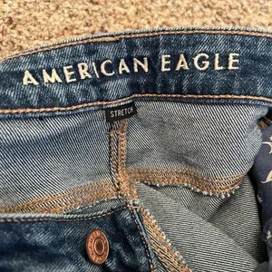 American Eagle Women’s Dark Wash Ripped Mom Jeans| Size: 4 long thumbnail 5