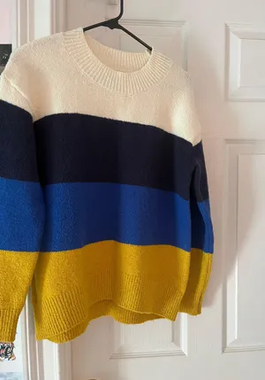 Old Navy Sweater thumbnail 1