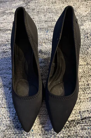 Vera Simply Vera Wang Black Pointed Pumps thumbnail 1