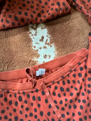 Hanna Andersson 2-piece pajama set in the Black Spots on Amber Wood print 100% organic cotton Size XL thumbnail 5