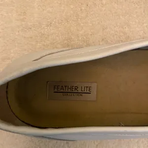 Feather Lite Leather Upper flat White Loafer Size 8 thumbnail 5
