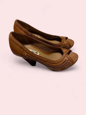 Vintage Y2K American Eagle Outfitters Tan Woven Peep-Toe Heels thumbnail 4
