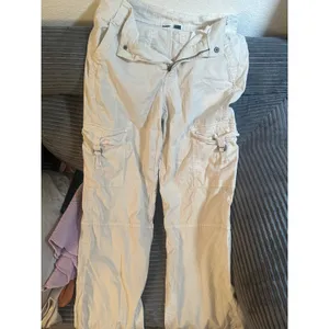 American Eagle High Rise Baggy Cargo thumbnail 4