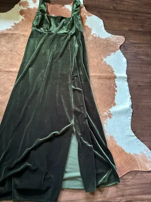 Altar'd State Vow'd dark green crushed velvet bridesmaid dress Size 14 Does not look to be altered thumbnail 2