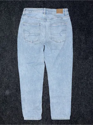 American Eagle Mom Jean Light Blue Wash Strigid Denim Women’s 2 X-SHORT thumbnail 2