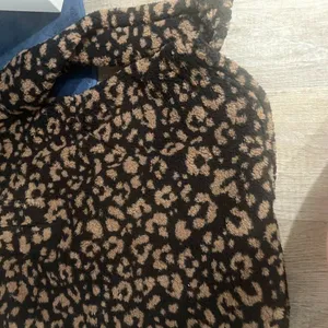 Koolaburra by Ugg animal print xs pullover‎ Black thumbnail 2