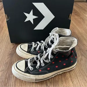 CONVERSE all Star Chuck Taylor hi top kiss lips embroidered lace up shoes sz7 thumbnail 3