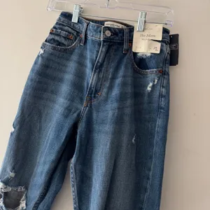 Abercrombie NEW!! Curve Love High Rise Mom Jean Size‎ 25 Short Distressed Dark Wash thumbnail 4