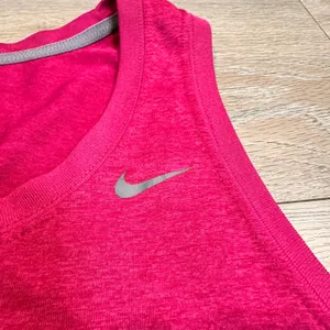 Nike Dri-Fit Tank Top Womens Pink‎ Athletic Sleeveless Workout Gym Shirt Small S thumbnail 4