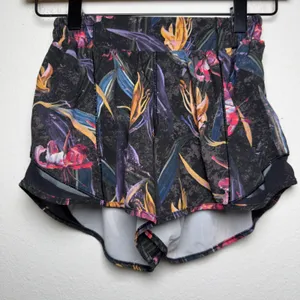Lululemon Women Hotty Hot High-Rise Lined Short 2.5" Veiled Floral‎ Black Multi thumbnail 1