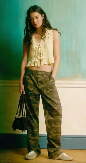 American Eagle AE Ex-boyfriend Camo Casual Pants Green Utility Women’s Sz Small thumbnail 1