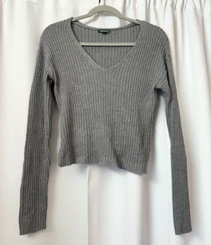 Wild Fable Gray Ribbed V-Neck Sweater Size Small thumbnail 1