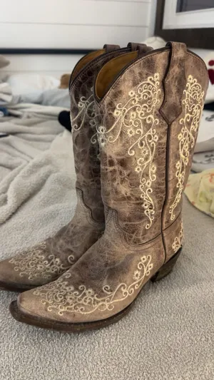 Justin Boots boots from boot barn. brand corral teens. size 5.5-6 fits big. thumbnail 1