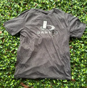 Grey Oakley T-Shirt Size XXL thumbnail 1
