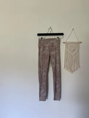 Vuori Clean Elevation Leggings in Dusty Rose & Heather Gray thumbnail 2