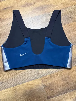 Nike Metallic Sports Bra Size Small thumbnail 3