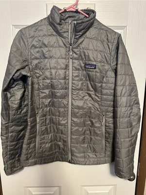 Patagonia Gray Quilted Women's Insulated Puffer Jacket thumbnail 2