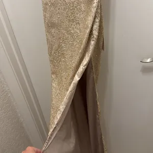 Meshki Gold champagne glitter maxi dress NWT! thumbnail 4